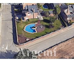 Terreno con espectacular piscina en Palau-solità i Plegamans