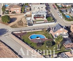 Terreno con espectacular piscina en Palau-solità i Plegamans
