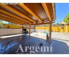 Chalet en planta con Cuadra de Caballos y Gran Parcela en Palau-solità i Plegamans