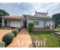 VENTA DE ESPECTACULAR CHALET EN PALAU SOLITA I PLEGAMANS