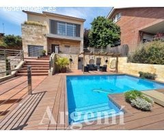 Vivienda Exclusiva con piscina y diseño minimalista, lista para entrar a vivir