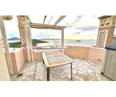 Fantástico dúplex con vistas al mar