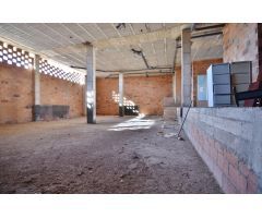 Se alquila local comercial en El Alquian