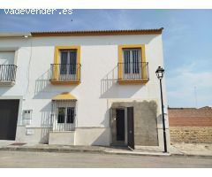 CASA ADOSADA EN AGUADULCE A MUY BUEN PRECIO