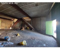 Edificio en venta en Marchena para local y dos viviendas.