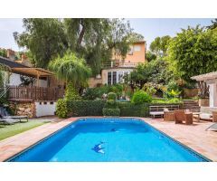 ENCANTADORA VILLA DE UNA PLANTA CON ALOJAMIENTO INDEPENDIENTE PARA INVITADOS EN EL CORAZÓN DE NUEVA