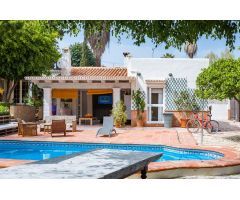 ENCANTADORA VILLA DE UNA PLANTA CON ALOJAMIENTO INDEPENDIENTE PARA INVITADOS EN EL CORAZÓN DE NUEVA