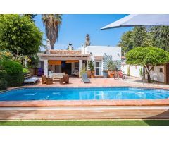 ENCANTADORA VILLA DE UNA PLANTA CON ALOJAMIENTO INDEPENDIENTE PARA INVITADOS EN EL CORAZÓN DE NUEVA