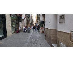 Magnífico edificio en pleno centro de Sevilla, se encuentra en una de las principales calle comercia