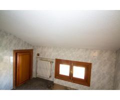 AMPLIA PARCELA CON CHALET Y APARTAMENTO PARA REFORMAR EN CHINCHON