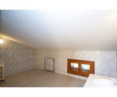 AMPLIA PARCELA CON CHALET Y APARTAMENTO PARA REFORMAR EN CHINCHON