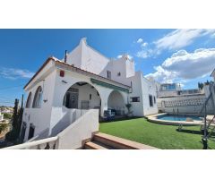 Amplia villa de 6 dormitorios con piscina privada en Blue Lagoon