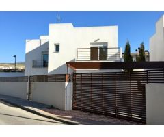 Casa en Alquiler en La Zubia, Granada