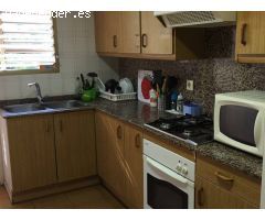 Estudiantes !! piso muy bien situado en la rotonda de Blasco Ibañez. Tiene 4 dormitorios y 2 baños.
