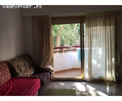 Estudiantes !! piso muy bien situado en la rotonda de Blasco Ibañez. Tiene 4 dormitorios y 2 baños.