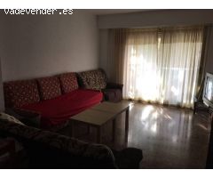 Estudiantes !! piso muy bien situado en la rotonda de Blasco Ibañez. Tiene 4 dormitorios y 2 baños.