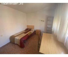 *** ESTUDIANTES ** PARA ENTRAR EN AGOSTO**  Amplio piso con 4 habitaciones, equipadas con es