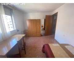 *** ESTUDIANTES ** PARA ENTRAR EN AGOSTO**  Amplio piso con 4 habitaciones, equipadas con es