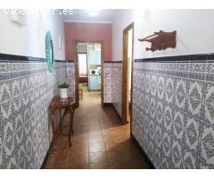 CASA  CHALET EN  PLAYA DE LOS LOCOS .