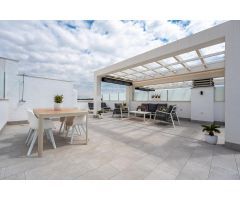 Ático moderno de 2 Dormitorios con Solarium Privado y Vistas al Lago - La Mata