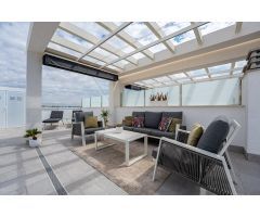 Ático moderno de 2 Dormitorios con Solarium Privado y Vistas al Lago - La Mata