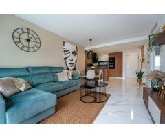 Ático moderno de 2 Dormitorios con Solarium Privado y Vistas al Lago - La Mata