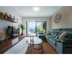 Ático moderno de 2 Dormitorios con Solarium Privado y Vistas al Lago - La Mata