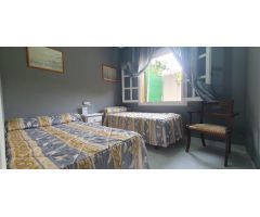 BUNGALOW CON JARDIN EN ESQUINA Y PISCINA COMUNITARIA
