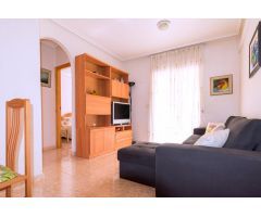 Luminoso apartamento de 2 dormitorios con terraza orientada al sureste en Torrevieja