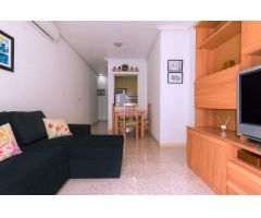 Luminoso apartamento de 2 dormitorios con terraza orientada al sureste en Torrevieja