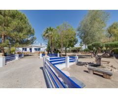 Chalet de 4 dormitorios y 2 baños con parcela de más de 7.000 m²