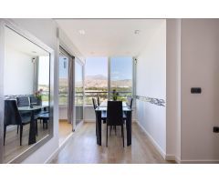 ¡FABULOSO APARTAMENTO EN UNA URBANIZACIÓN ESPECTACULAR UBICADA EN PLAYA DE PONIENTE!