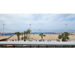Piso frontal al mar en Levante: amplio, reformado y con vistas espectaculares