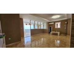 Piso frontal al mar en Levante: amplio, reformado y con vistas espectaculares