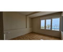 Piso frontal al mar en Levante: amplio, reformado y con vistas espectaculares
