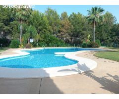 ? ADOSADO EN FINESTRAT DE 3 DORMITORIOS CON PISCINA Y PARKING PRIVADO ?