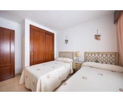 Ático en Pleno Centro de Benidorm con Piscina Comunitaria y Garaje Privado