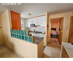 PRECIOSO PISO DE DOS DORMITORIOS, DOS BAÑOS Y URBANIZACIÓN EN LEVANTE.