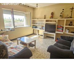CASA ENORME CON TERRENO, AL LADO DE LA PLAYA