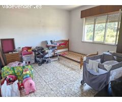 CASA ENORME CON TERRENO, AL LADO DE LA PLAYA