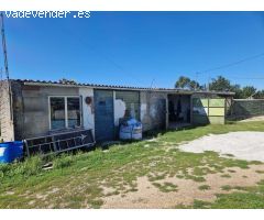 CASA ENORME CON TERRENO, AL LADO DE LA PLAYA