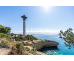 ¡Vive el encanto del Mediterráneo a un paso de la playa!