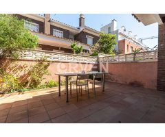 ¡Vive el encanto del Mediterráneo a un paso de la playa!
