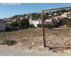 SOLAR DE 1360 m2 para construir 3 casas unifamiliares.