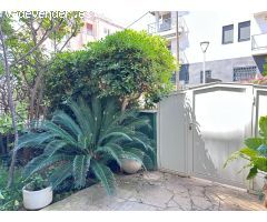 Planta baja  en 1º línea lateral cerca de todos los servicios