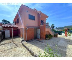 Casa con dos viviendas independientes