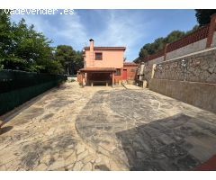 Casa con dos viviendas independientes