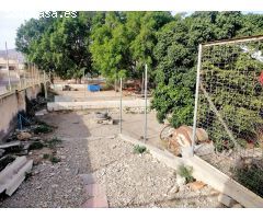 VENDEMOS PARCELA  DE 8.195 M2  EN VIATOR CON NEGOCIO EN FUNCIONAMIENTO