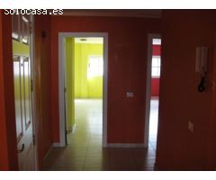 San Isidro, Piso de 75 m2, con garaje y trastero con todos los servicios cercanos.