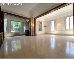 Casa con Gran Jardín, Ideal para Inversión o Vivienda Exclusiva